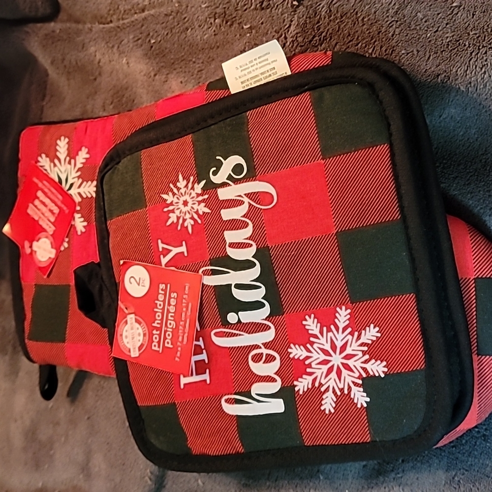 Happy Holidays 2pc Pot Holders and Oven Mitt